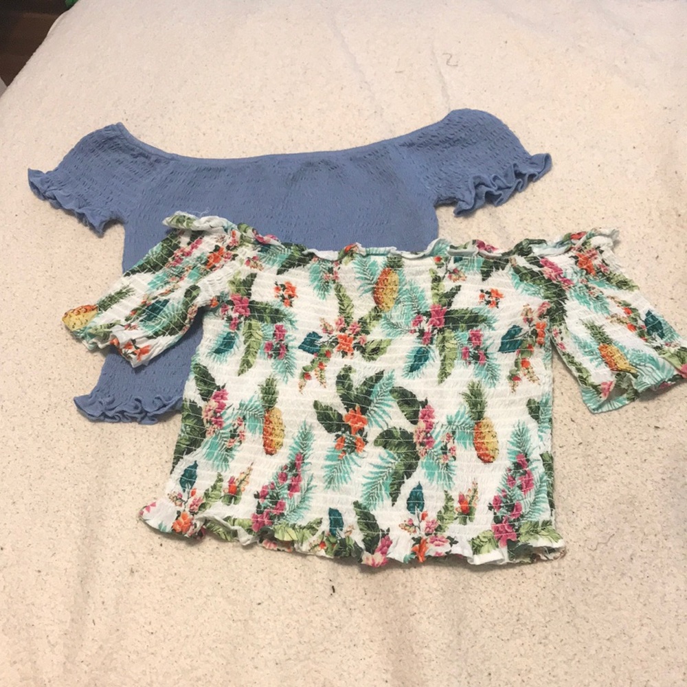 2 crop tops